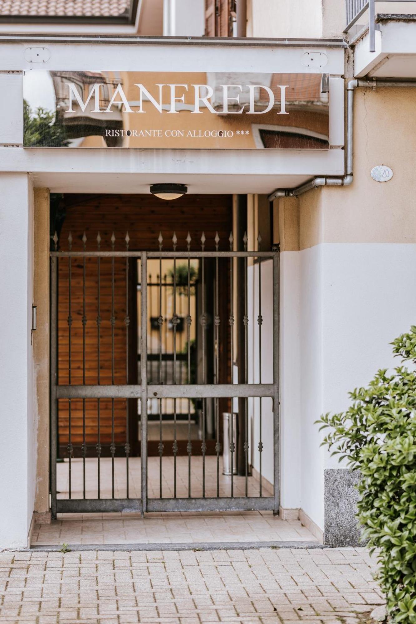 Manfredi Ristorante Con Alloggio Romentino Luaran gambar