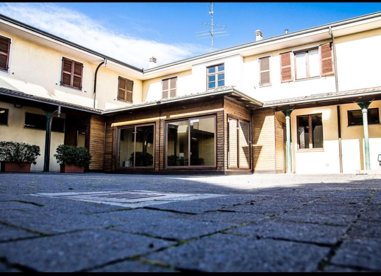 Manfredi Ristorante Con Alloggio Romentino Luaran gambar